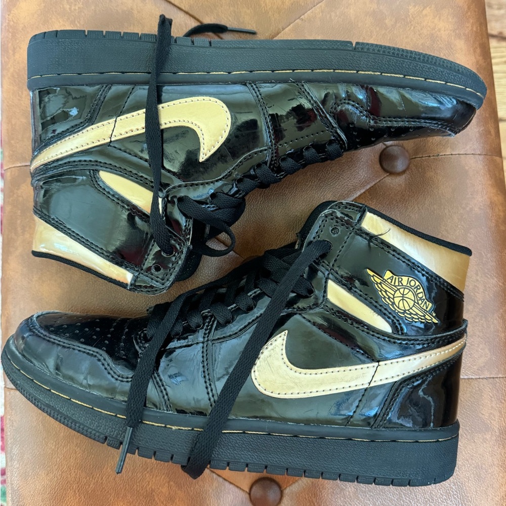 Women’s black Nike high top shoes